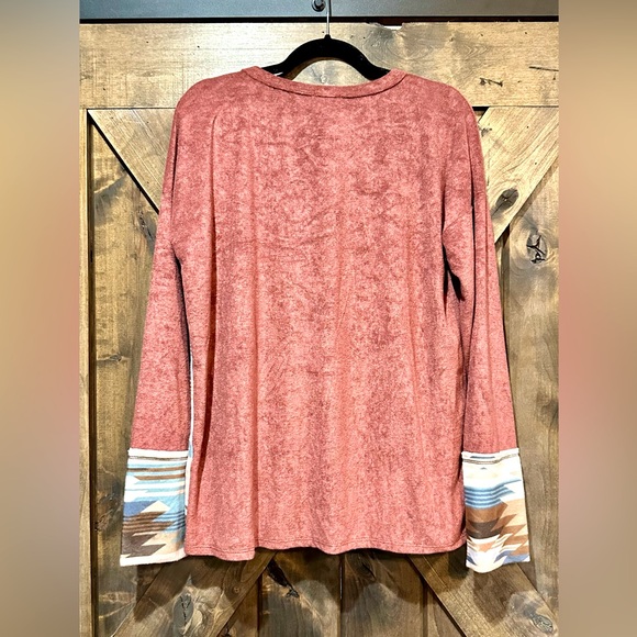 NWOT BiBi Long Sleeve Boho Aztec Thumb Hole Top Sz M - Picture 2 of 16